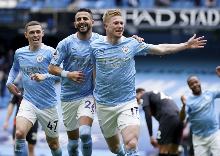 更像是一面 更像是一面