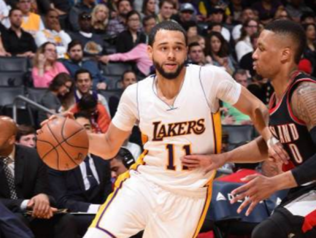 显得被动 显得被动